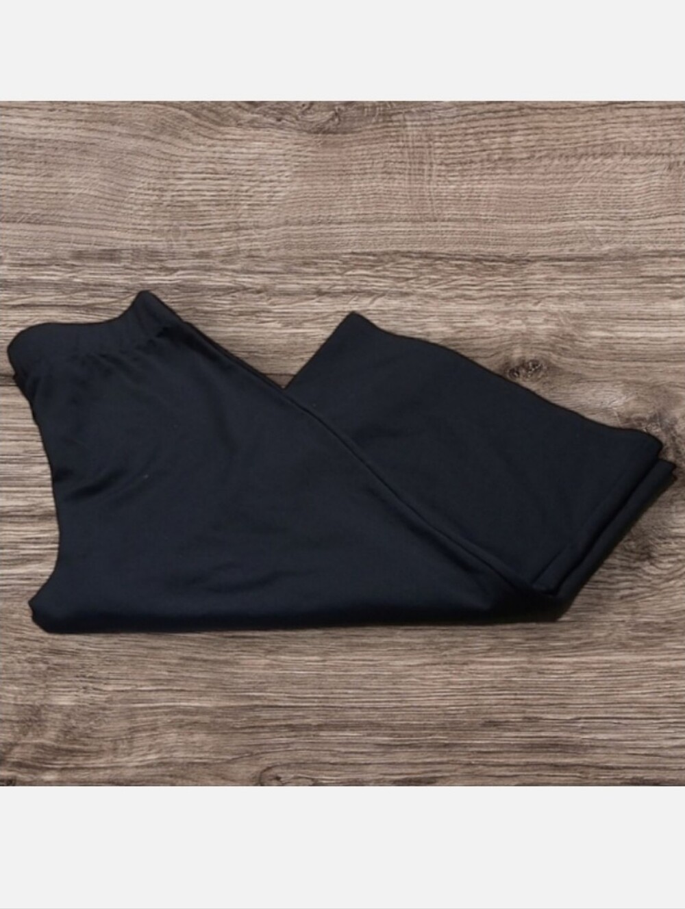 WOMEN'S KATE & MALLORY FLARE CAPRI LEGGINGS - Picture 7 of 7